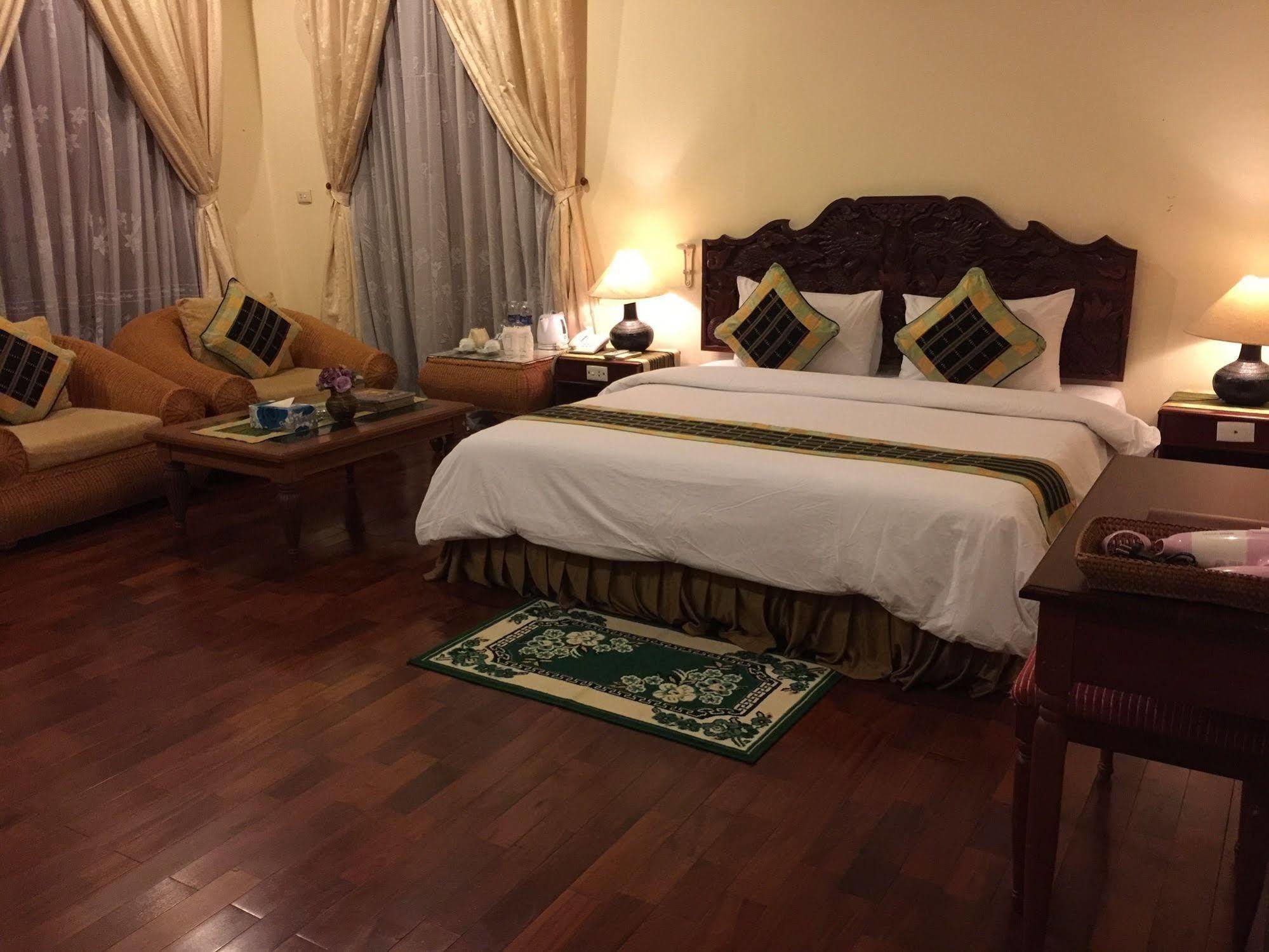 Champasak Palace Hotel Pakse Esterno foto